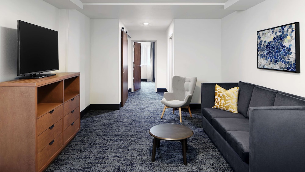 River's Edge Hotel Portland Tapestry Collection by Hilton - photo 18