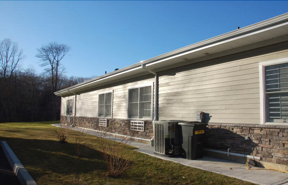 Smithtown Inn - photo 17