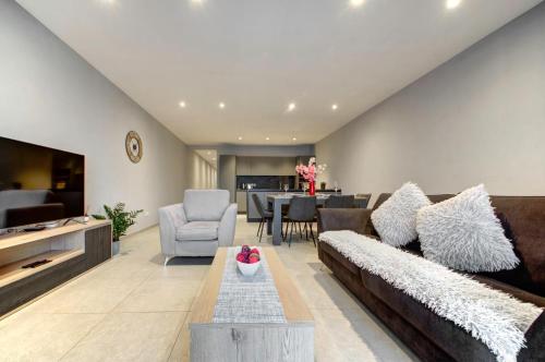 Stunning City Center 3BR — 4-Star Luxury Hotel in Sliema, Malta