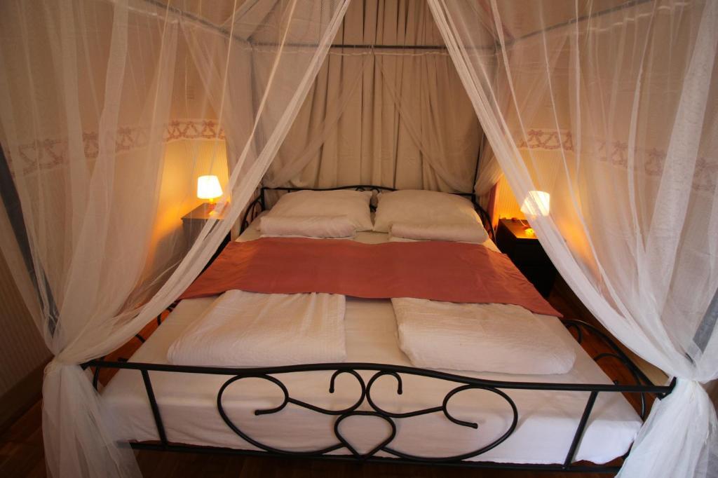 5 Hálószobás Wellness VIP House privát medence — 4-Star Luxury Hotel in Siofok, Hungary