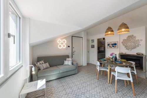 Casa Royale Appartamento Aria — 4-Star Luxury Hotel in Lierna, Italy