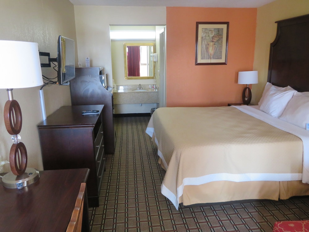 Days Inn by Wyndham Blytheville - photo 21