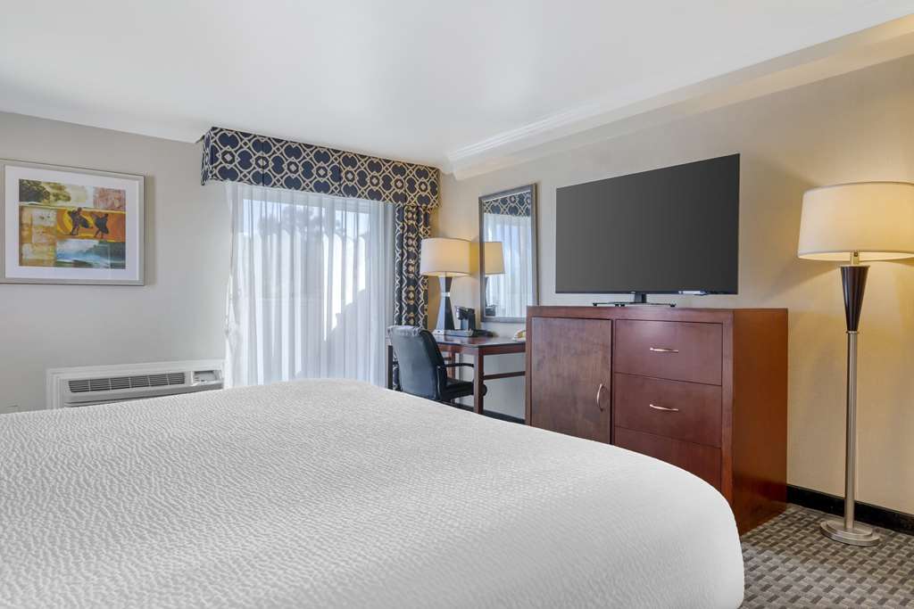 Best Western Plus Marina Shores Hotel - photo 33