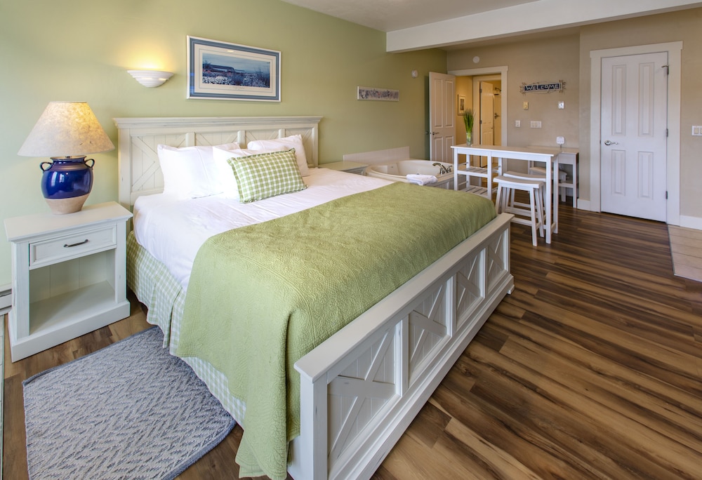 Edgewater Resort - photo 22