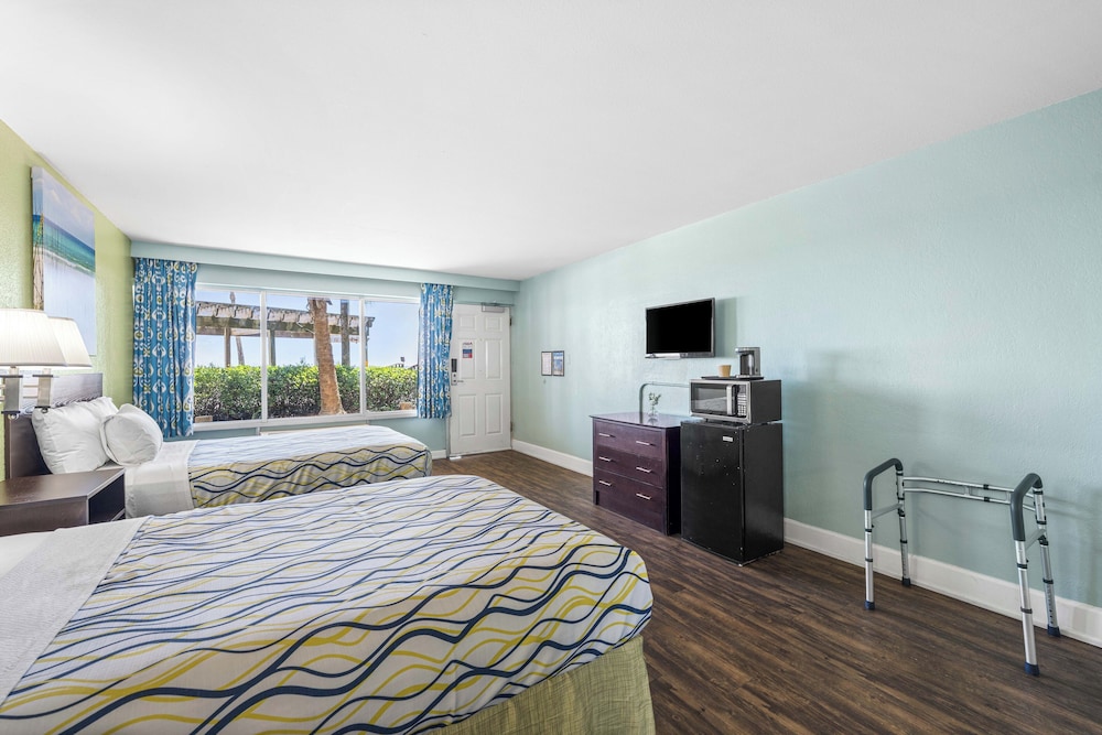 Boardwalk Beach Hotel - photo 27