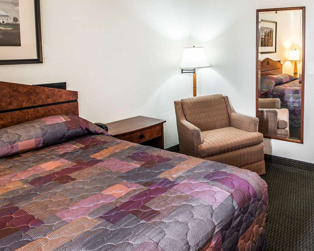 Rodeway Inn Greeley - photo 11