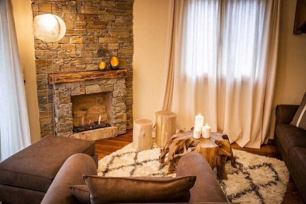 Golden Hill Country Chalets & Suites — 4-Star Luxury Hotel in Sankt Nikolai Im Sausal, Austria