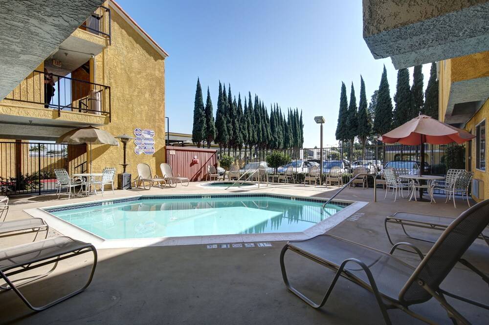 Stanton Inn & Suites - photo 29