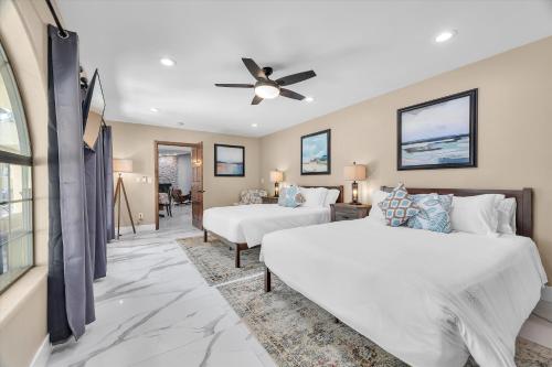 Ranch villa 1 level on half acre 8 min from Strip