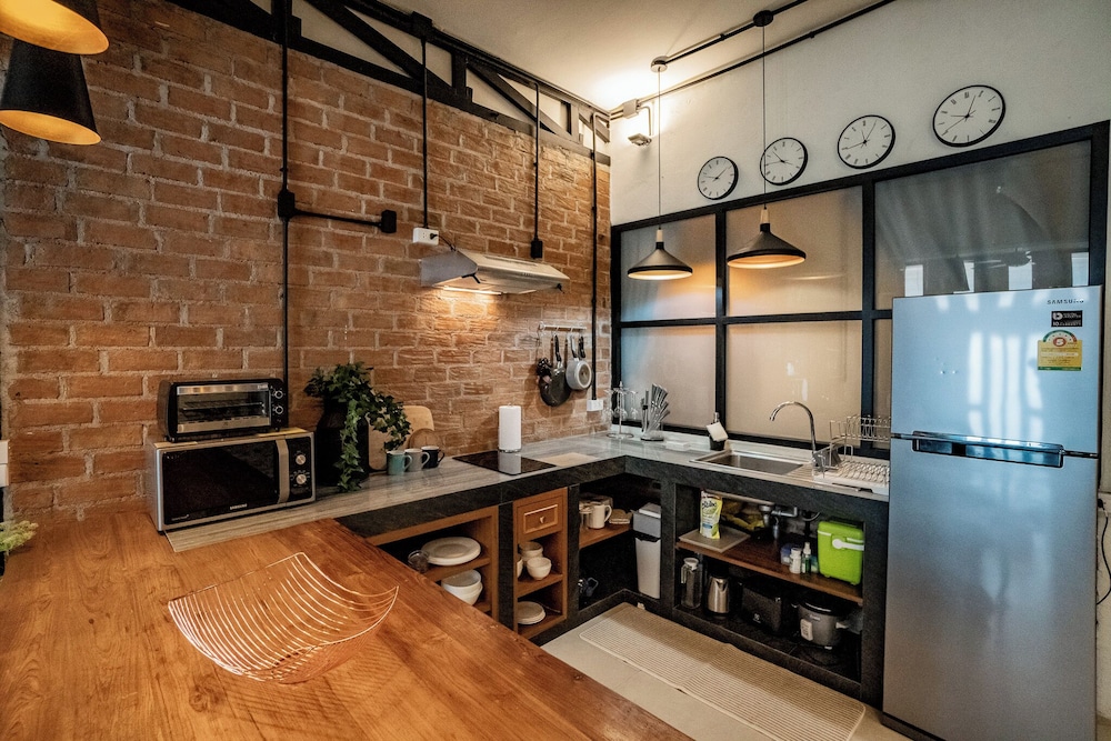 Luxury Industrial Flat 5 Mins from Nimman — 4-Star Luxury Hotel in Chiang Mai, Thailand