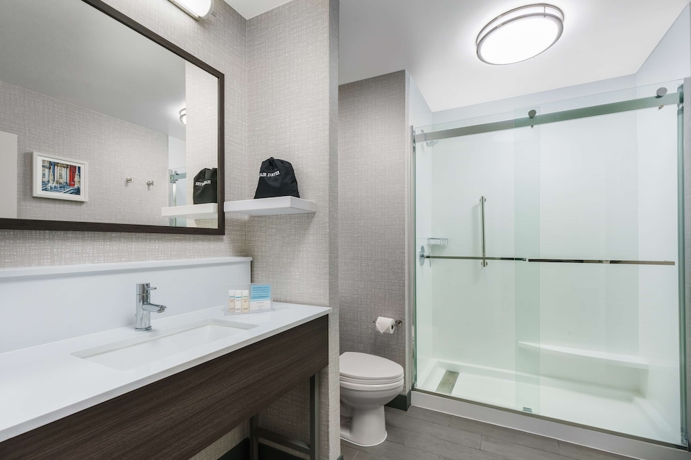 Hampton Inn & Suites Baltimore Inner Harbor - photo 29