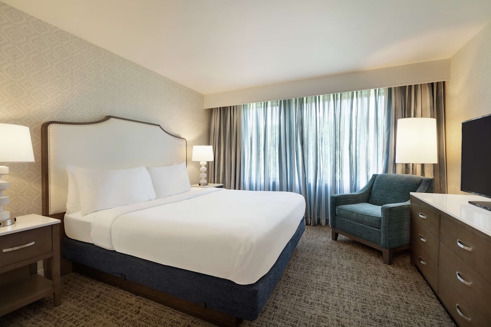 Embassy Suites by Hilton Philadelphia Valley Forge - photo 14