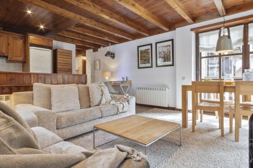 Luderna Apartamento Val de Ruda A6 Porèra — 4-Star Luxury Hotel in Vielha, Spain