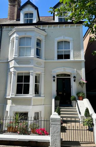Willesden Apartment 2 A beautifully furnished and spacious apartment located in the heart of Llandudno — 4-Star Luxury Hotel in Llandudno, United Kingdom