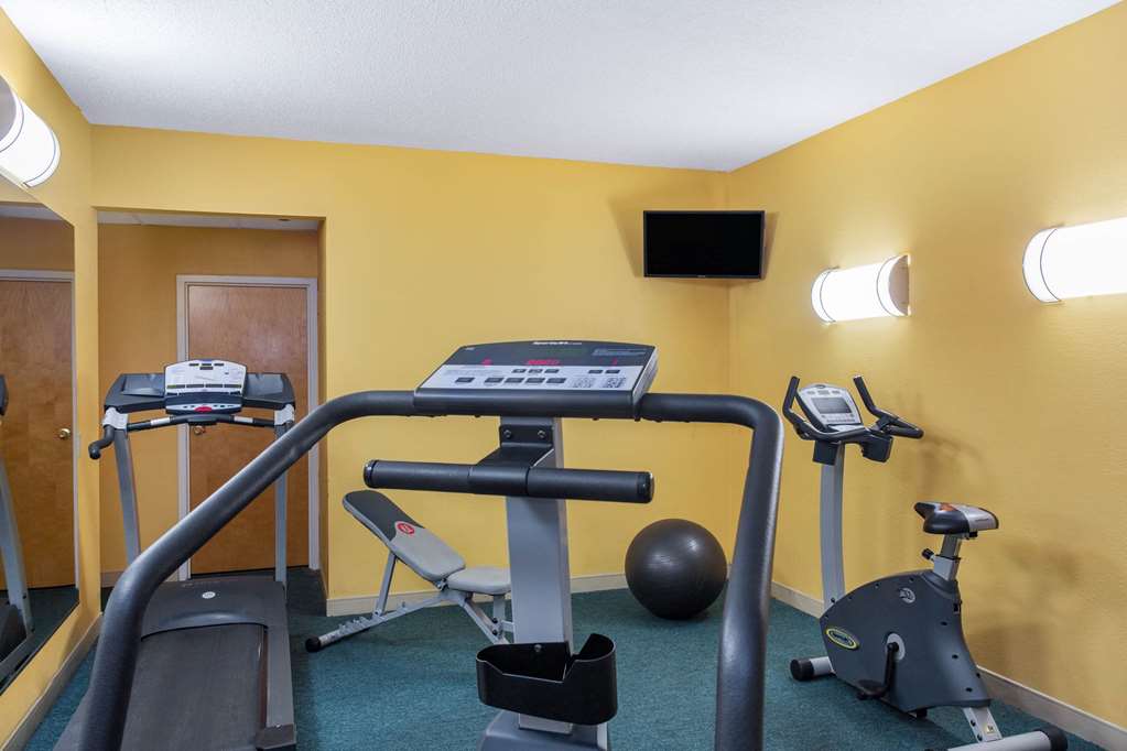 La Quinta Inn & Suites by Wyndham Sarasota Downtown - photo 9