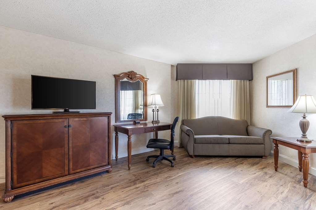 Best Western Plus Steeplegate Inn - photo 26