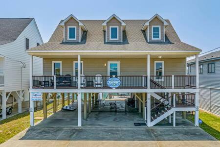 6 Bedroom Beach House Marsh Views Anchors Away — 4-Star Luxury Hotel in Myrtle Beach, United States