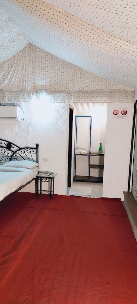 Corbett Hunters in Ranikhet, India