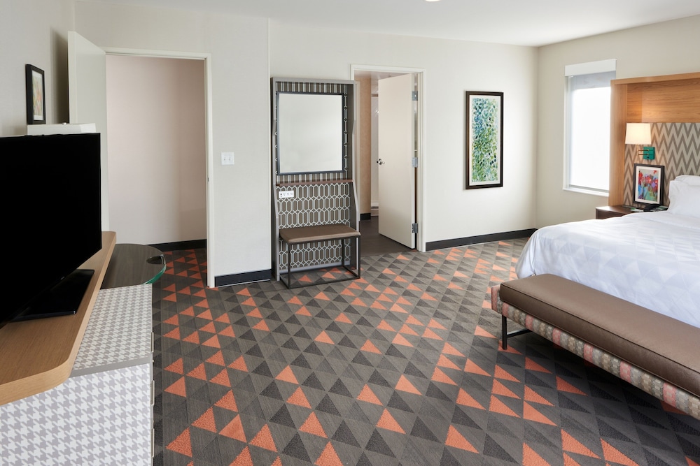 Holiday Inn and Suites Philadelphia W Drexel Hill - photo 7