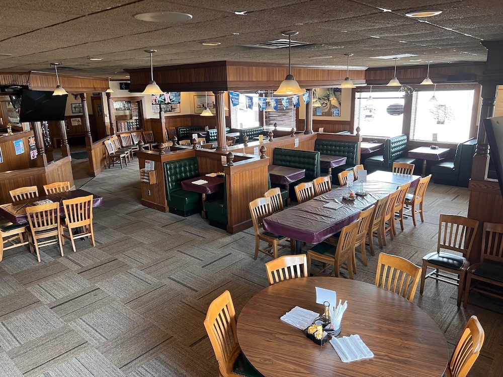 Days Inn by Wyndham Rock Falls - photo 40