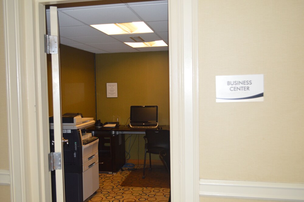 North Baltimore Plaza Hotel - photo 45