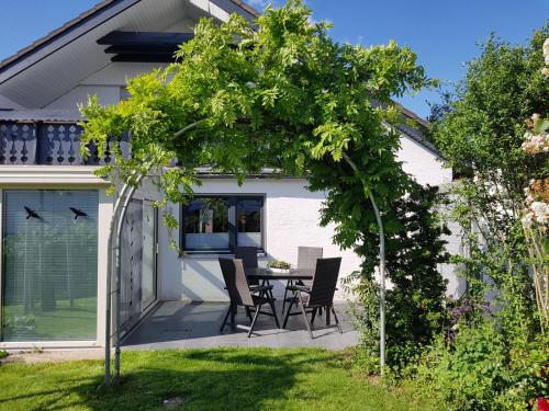 Ferienwohnungen Lilie Und Dahlie — 4-Star Luxury Hotel in Munsingen, Germany