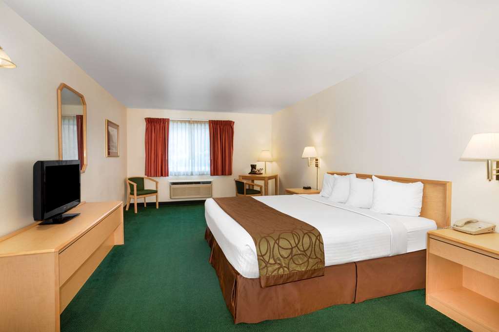 Inn at Lander Travelodge by Wyndham - photo 9