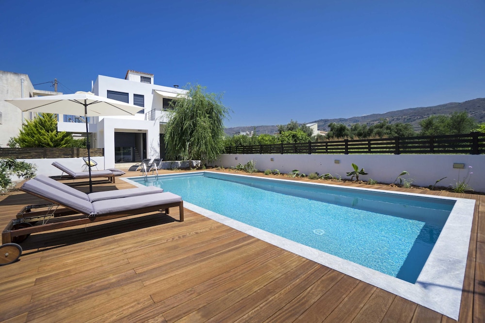 Seametry Villa — 4-Star Luxury Hotel in Chania, Greece