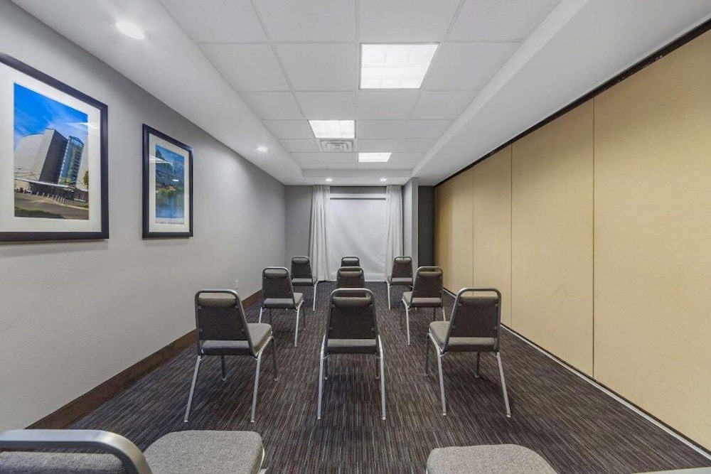 Garner Hotel Oklahoma City Quail Springs by IHG - photo 59