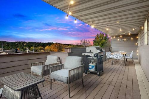 Modern Home Garage Scenic Patio — 4-Star Luxury Hotel in Rapid City, United States