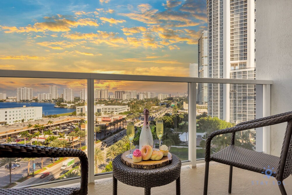 Deluxe Studio Balcony Bay View Amazing Pool - photo 9