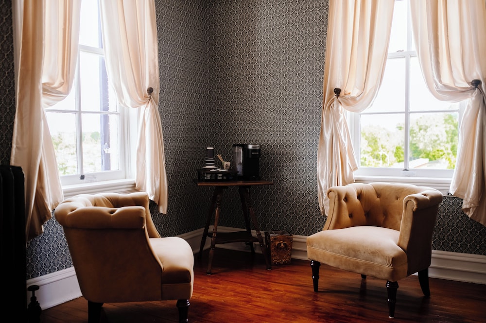 White House Hotel - photo 10