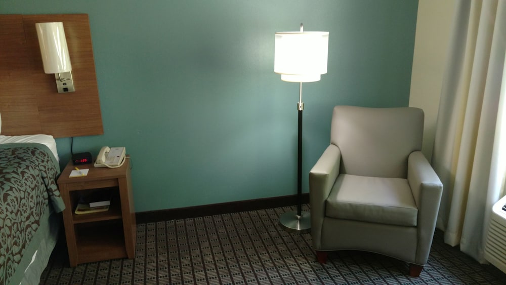 Days Inn by Wyndham Ashland - photo 14