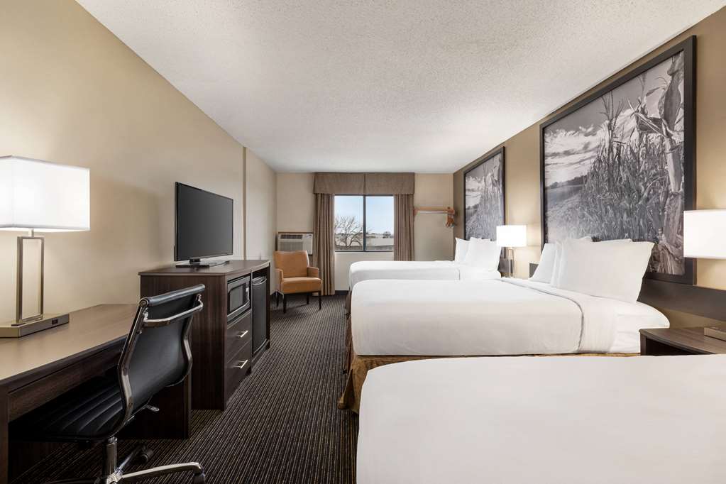 Super 8 by Wyndham Lincoln North - photo 33