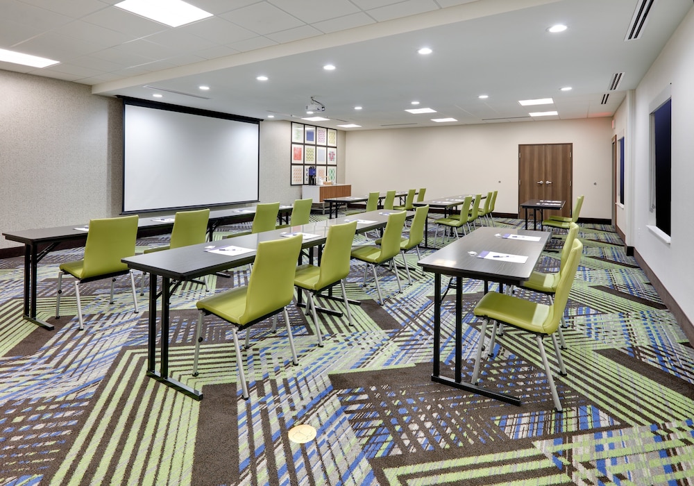 Holiday Inn Express & Suites Plano The Colony by IHG - photo 27