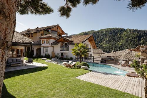 Naturoase Stegerhof Apt Margerite — 4-Star Luxury Hotel in Trodena, Italy