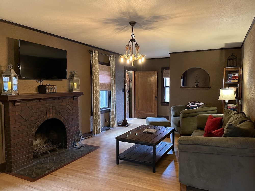 Historic Twin Tudors Inn - photo 29