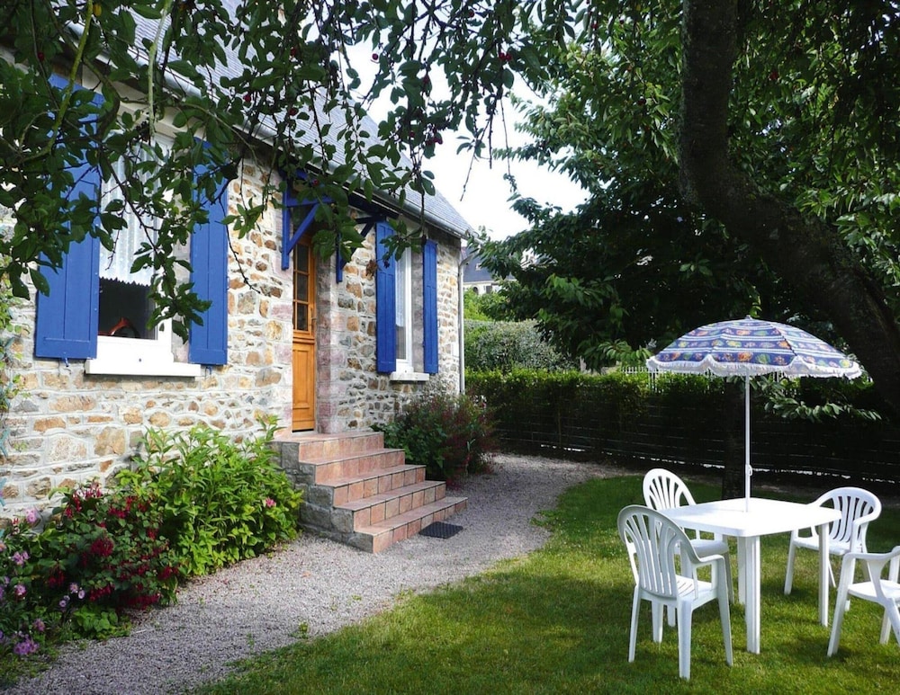 Holiday Home in Pleneuf Near Sandy Beach — 4-Star Luxury Hotel in Pleneuf-Val-Andre, France