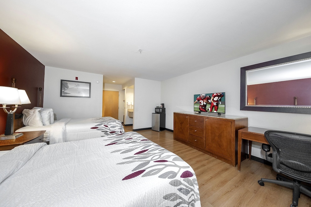 Red Roof Inn & Suites Biloxi Ocean Springs - photo 17