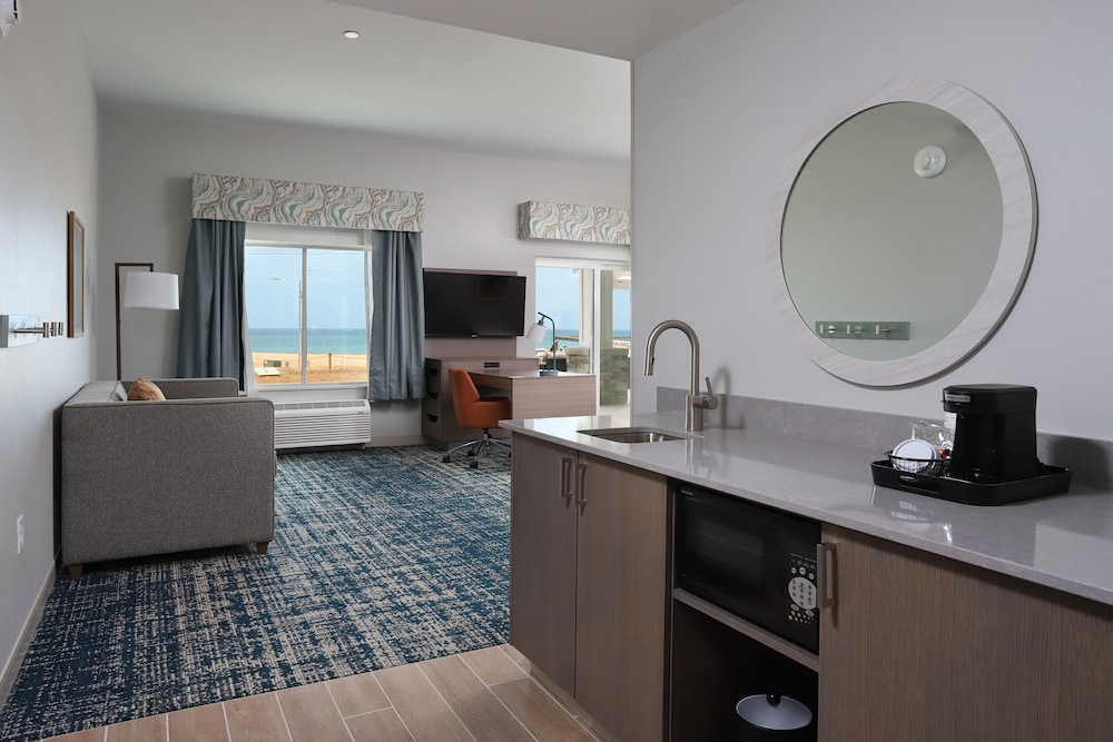 Hampton Inn & Suites Manistee Waterfront - photo 13