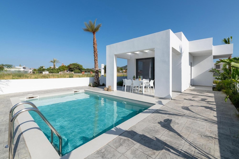 Villa Salty Sun 1 in Kremasti — 4-Star Luxury Hotel in Rodos, Greece