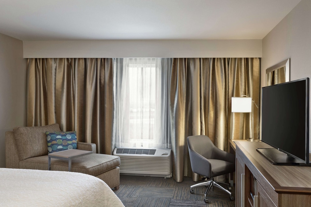 Hampton Inn & Suites Minooka - photo 4