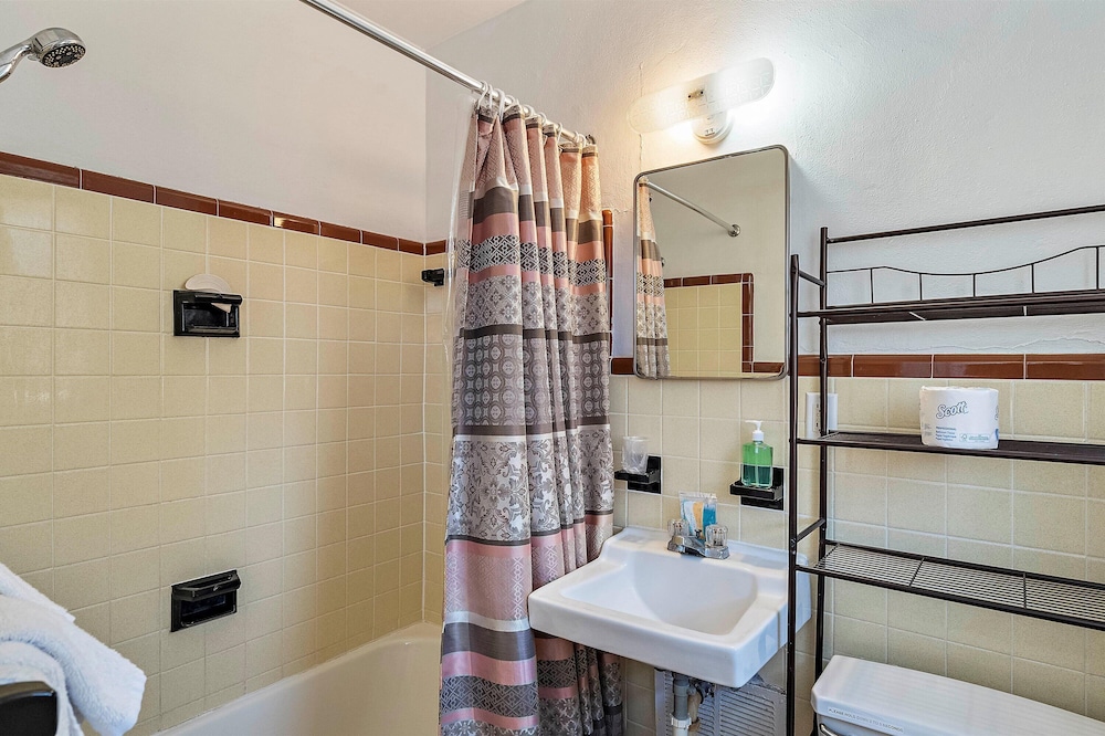 Malibu Resort Motel - photo 25