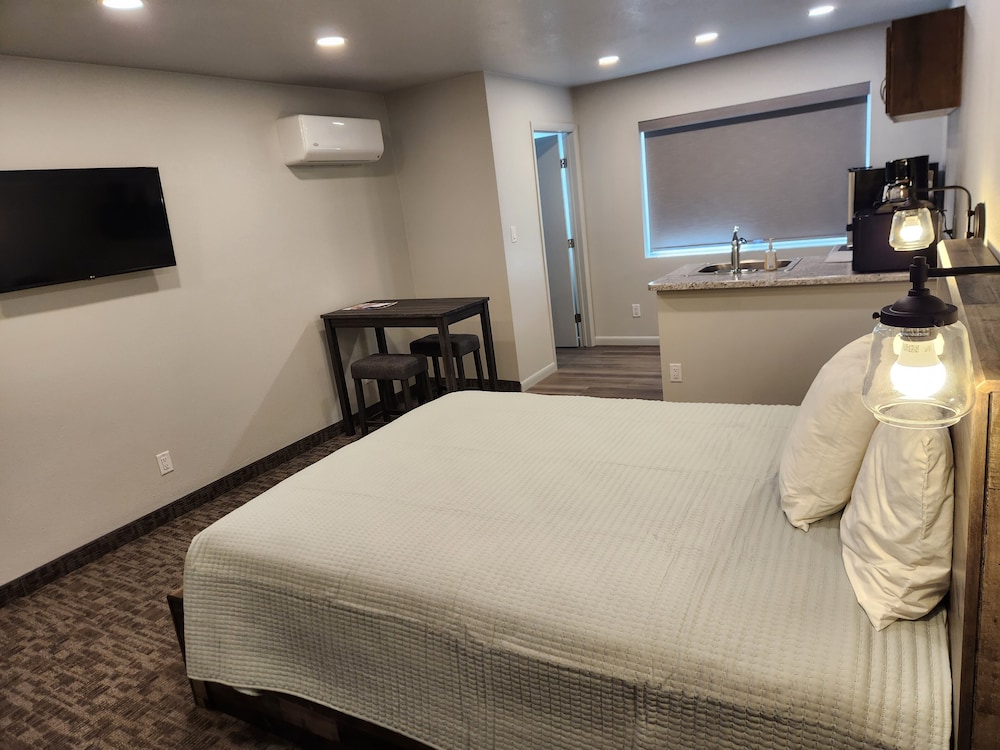 Aquarius Inn - photo 17