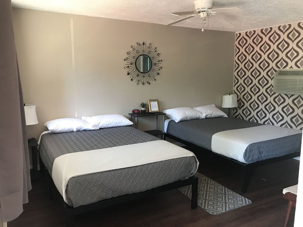 Nightshade Inn & Gardens - photo 10
