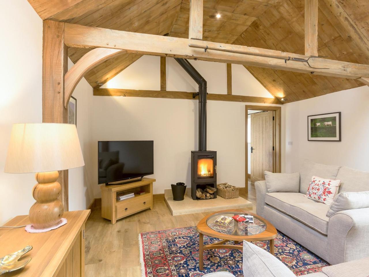 The Calf Shed Ukc2113 — 5-Star Luxury Hotel in Royal Wootton Bassett, United Kingdom