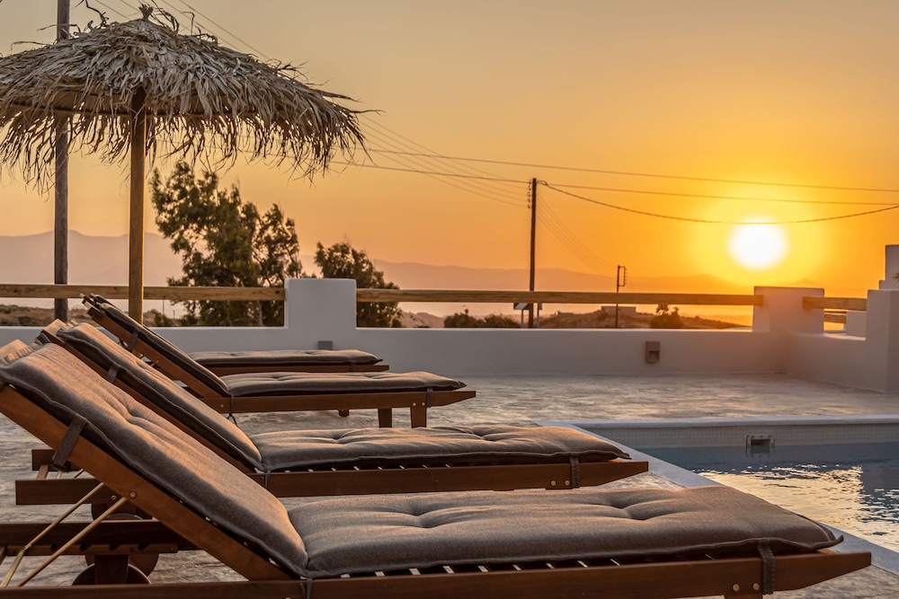 Golden Sand Villas — 4-Star Luxury Hotel in Naxos, Greece