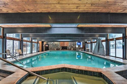 Top Floor Luxury Sauna Private Pool Lake Bellaire Beach 5 beds 4 full bath — hotel in Bellaire