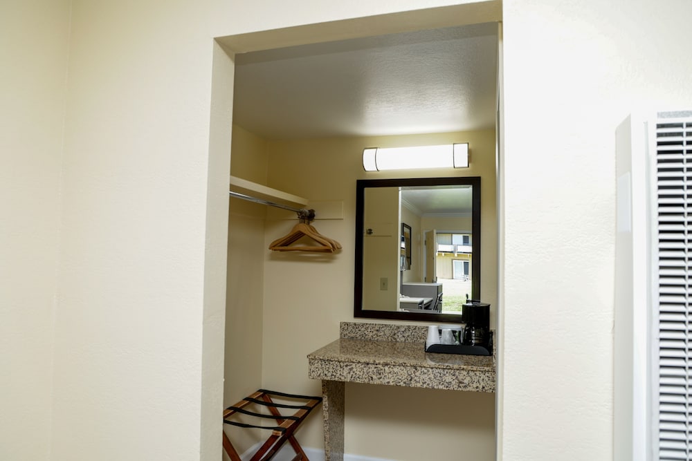 Silver Surf Motel - photo 58