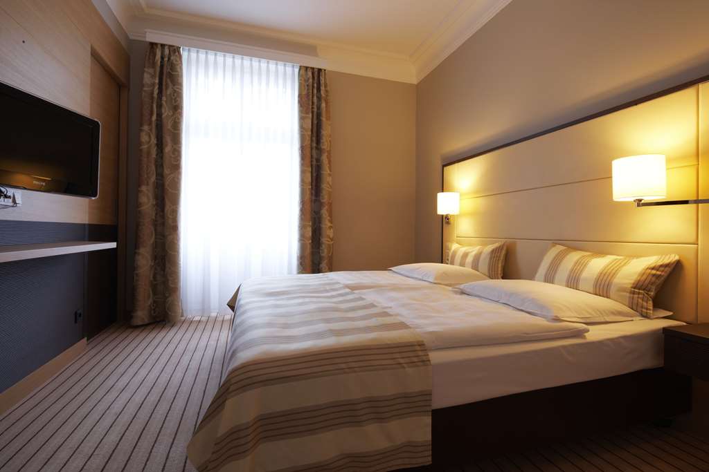 Steigenberger Hotel Bad Neuenahr, Germany - Suite bedroom